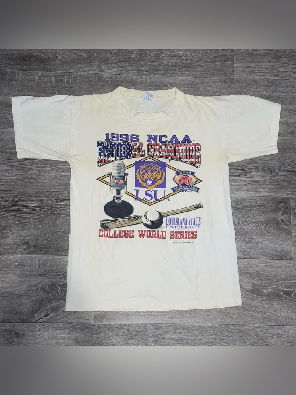 Vintage 1996 LSU Tigers College NCAA World Series T-Shirt Size M